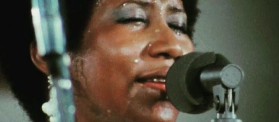 Aretha Franklin cantando